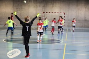 爱游戏-四国蝶泳转身用时差距仅0.07秒，蝶泳转身动作