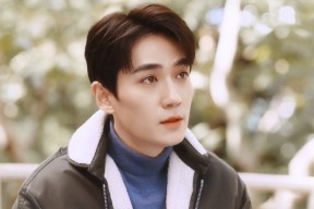 爱游戏电竞官网-湖人球员亲自为球迷送出签名球衣，湖人球衣赞助