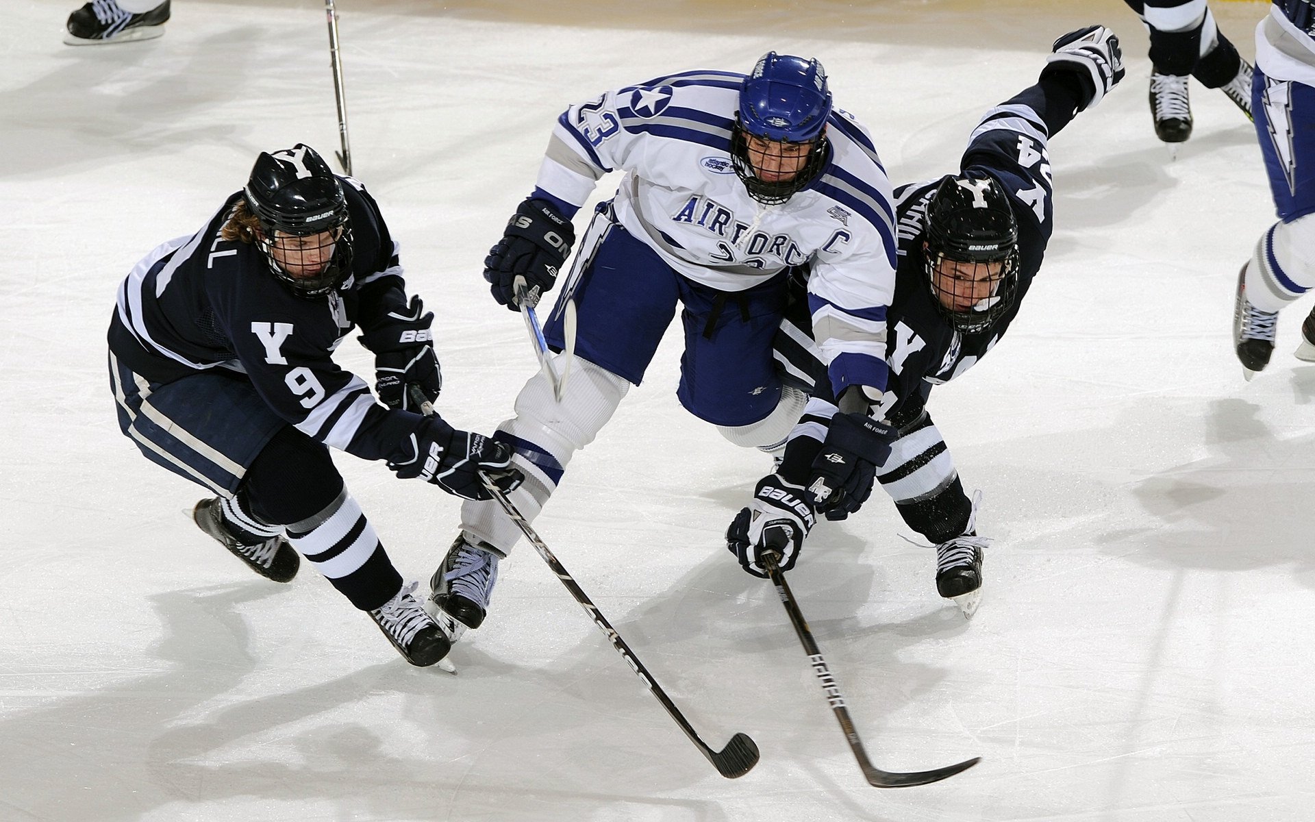 乒乓球世界杯男单：樊振东4比1赢马龙 完成新老交替象征性一战